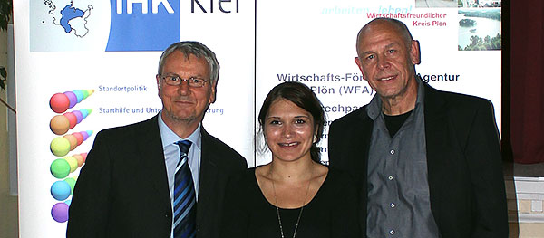 Bernd Stiebel (WFA), Sedef Atasoy (IHK) und Dipl.-Pädagoge Norbert Zimmer informierten über Burn-Out. 