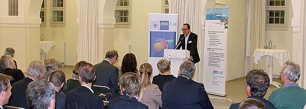 Helmut Knüpp wirbt für den Breitbandausbau und für die Zusammenarbeit in der Region 